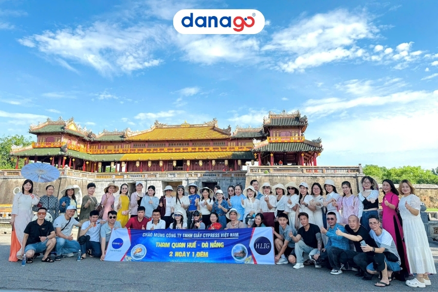 Đoàn khách của DANAGO tham quan đại nội Kinh Thành Huế