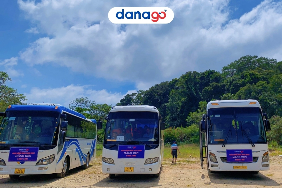 Xe du lịch đưa đón trong tour của DANAGO