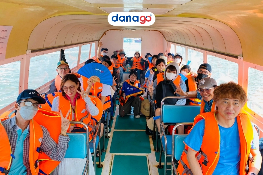 Tour Cù Lao Chàm của DANAGO di chuyển bằng cano