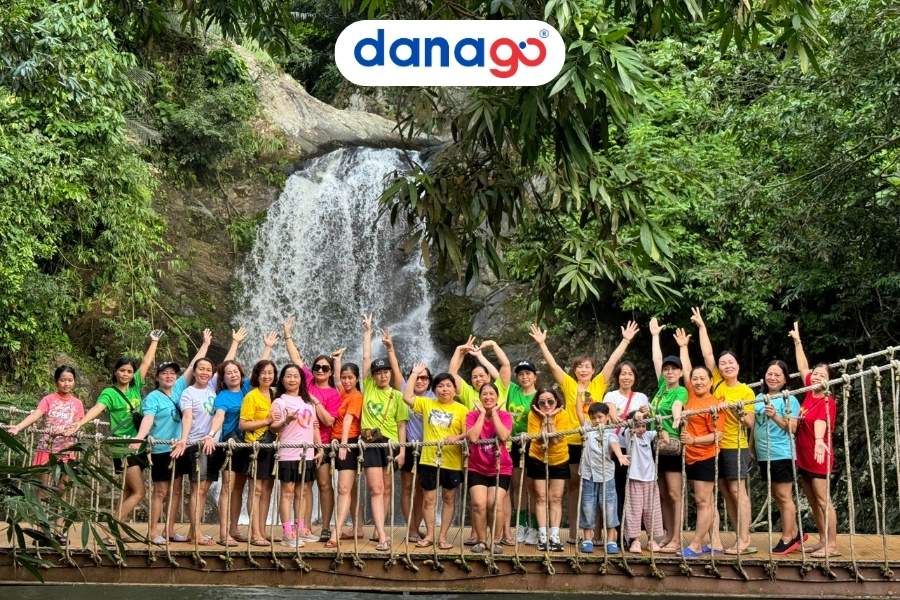 Tham quan Thác Tiên trong tour Cổng Trời Đông Giang