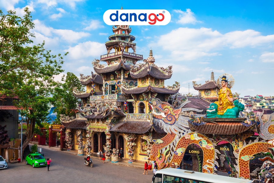 Chùa Linh Phước điểm tham quan độc đáo tại Đà Lạt Chùa Linh Phước điểm tham quan độc đáo tại Đà Lạt